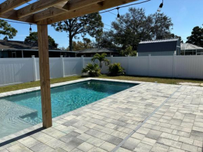 PET FRIENDLY 3-bedroom house, minutes from Beach